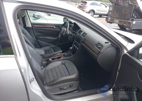 2013 Volkswagen Passat 2.5L Sel Premium from USA, damaged, VIN 1VWCP7A36DC131168